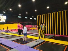 -嘿哟动霸CHUA·新潮玩运动娱乐中心·蹦床滑冰团建乐园
