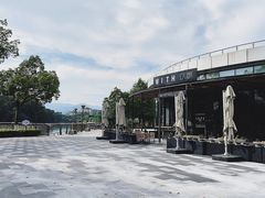 -饮湖威士忌鸡尾酒吧