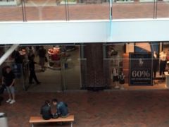 -伯肯黑德角名品折扣购物中心