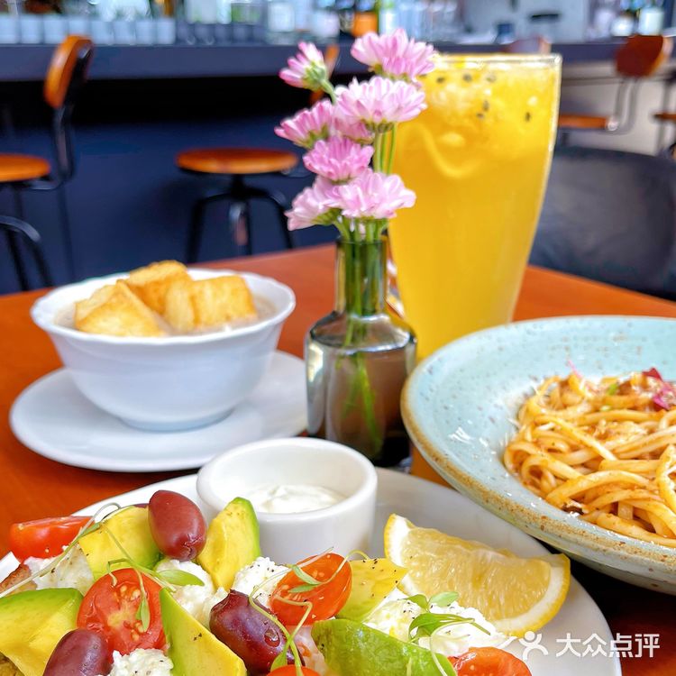 福州这家日餐&夜酒的美式餐吧 烤乳鸽好吃炸了!
