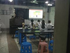 -粤港芭莎美容美发化妆学校
