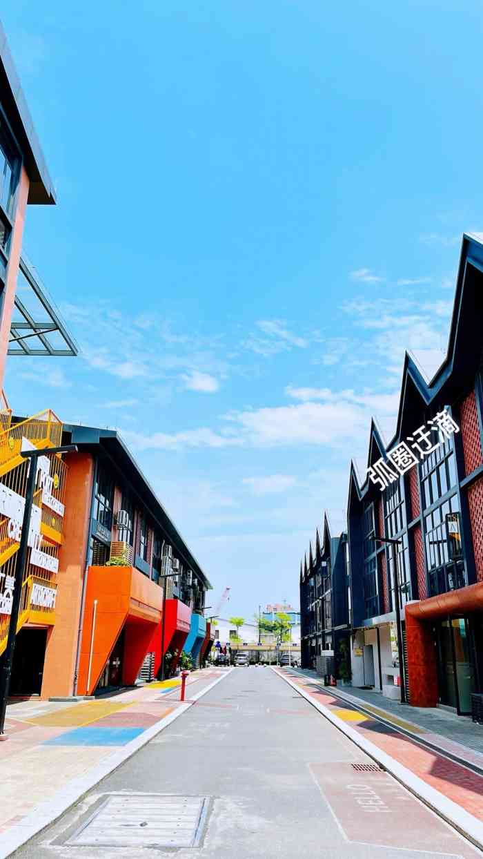 工美港国际数字创新中心-"·工美港的这只巨型兔子最近超火差不多.