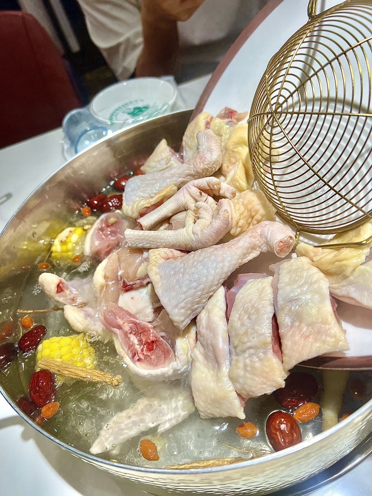 地地道道的广东清远鸡煲,这一口真的非吃不可