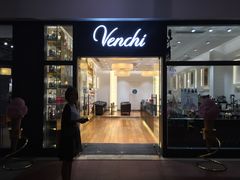 门面-VENCHI 闻绮(上海佛罗伦萨小镇店)