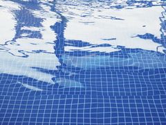 -龙格亲子游泳·水育早教中心(华亿大润发店)