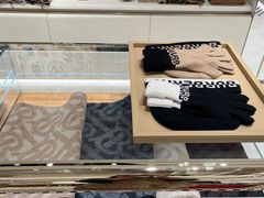 -BURBERRY(上海港汇恒隆广场店)