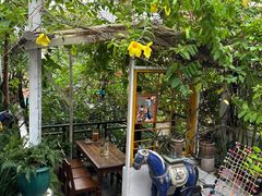 -Cuc Gach Quan Restaurant