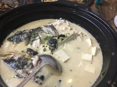 鱼头豆腐煲-八张桌子(老店)