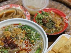 -爆炸头阿姨小四川正宗川味小吃(无任何分店)