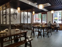 大堂-黄桷树曹家私房菜(江与城店)