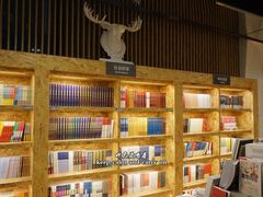 -新华里咖啡书吧(新华书店小寨店)