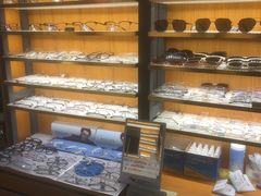 -优医视平价眼镜蔡司依视路折扣工厂店(十里堡店)