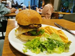 牛油果牛肉汉堡-ZEMOCAFE·FUSION FOOD(西交利物浦店)