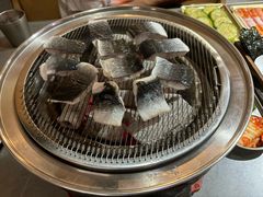 -围炉肉舍•炭烤活鳗•丹东海鲜烤肉(步行街店)