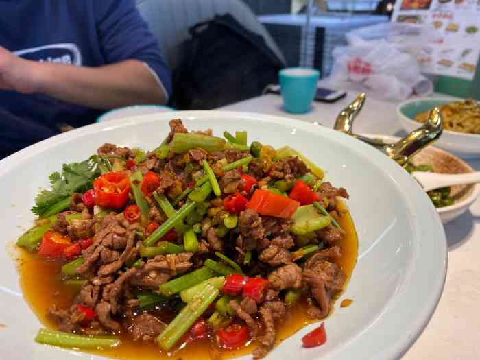 今食纪·精致湘菜(龙阳广场店"龙阳广场新开的湘菜馆,全程在放