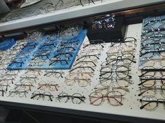 -宏宇眼镜蔡司依视路折扣店(兆佳眼镜城店)