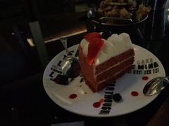 红丝绒蛋糕-The BREW·酿餐厅(浦东嘉里大酒店)