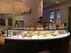 面包甜点陈列柜-PAUL LAFAYET 法式甜品(港汇广场店)