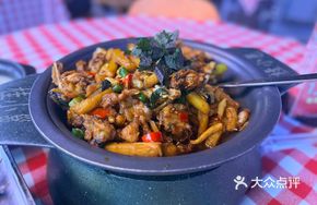 Signature Iron Pot Frog Legs (Green Pepper and Perilla Flavor)