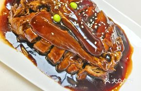 Signature Hangzhou-style Braised Duck