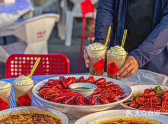 不吃小龙虾的宵夜是不完整的，叫上江湖好友，来约！