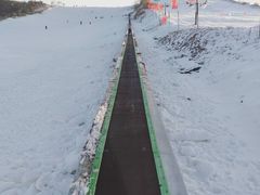 中級滑道魔毯-蓟县盘山滑雪场