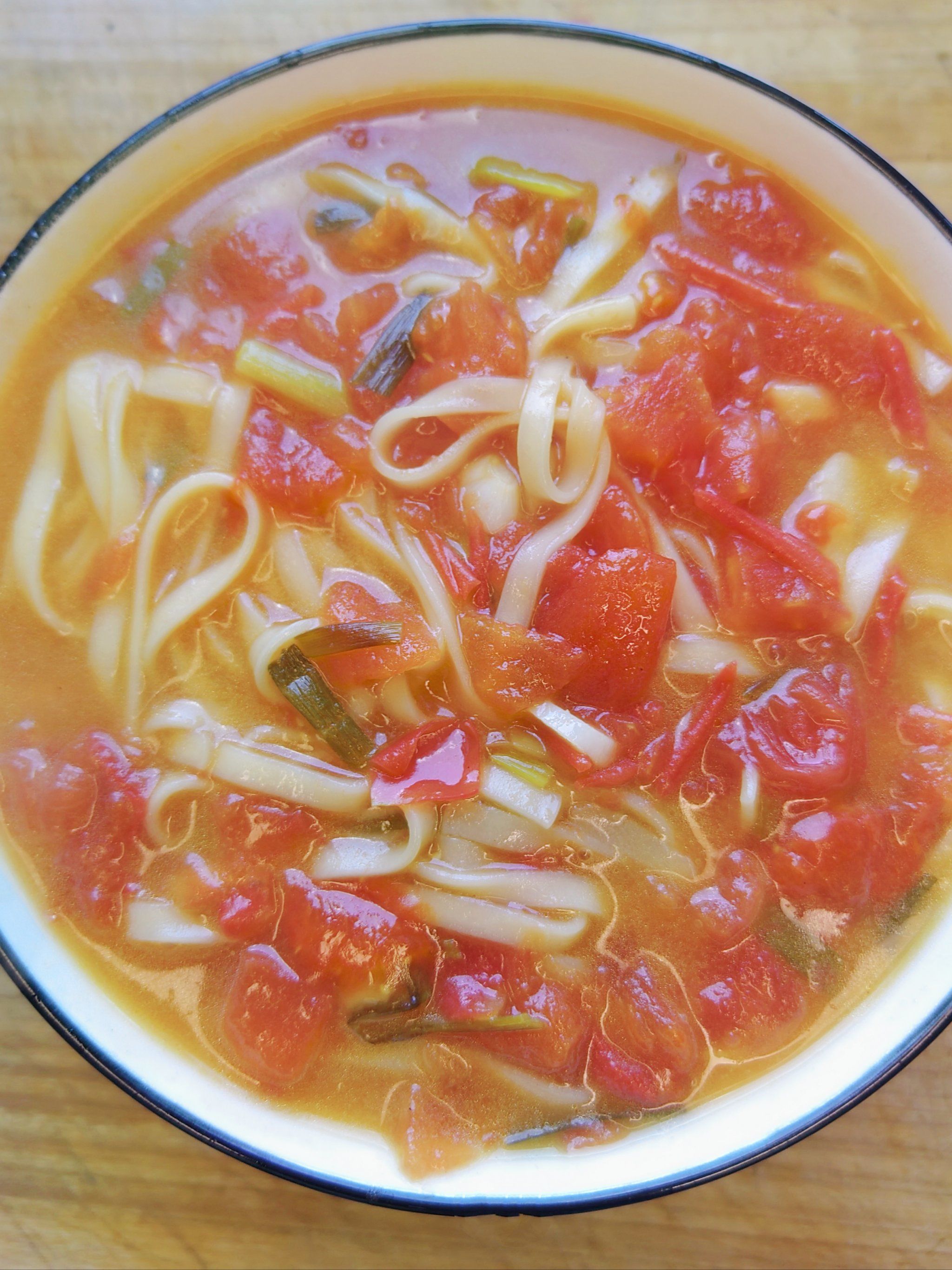 超简单的懒人番茄酸汤挂面,巨巨巨巨香!