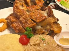 德式烤猪肘配酸菜土豆泥-申德勒加油站西餐厅(太仓店)