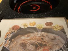 -洪氏嗨捞·广东猪肚鸡·椰子鸡火锅(西咸万象城店)