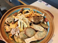 -饱嗝·小炒云南菜·见手青乌鸡汤锅(来凤街国创园店)