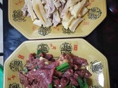 -黄利砖万峰林布依特色酸笋牛肉馆