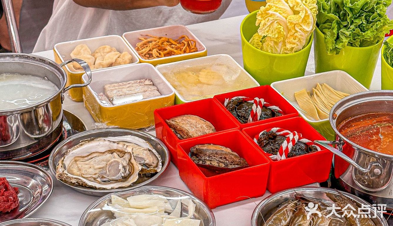 这家海‮自鲜‬选火锅店！一人一锅，锅底口味‮多众‬选择