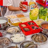 这家海‮自鲜‬选火锅店！一人一锅，锅底口味‮多众‬选择