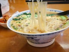 -邱芳粉店(迎宾大道旗舰店)