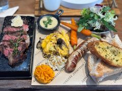 -Mark&Mars Restaurant