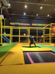 -蹦蹦跳跳(新奥购物中心店)