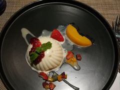 自制焦糖坚果冰糕-YUE·6·西式融合餐厅(外滩六号店)