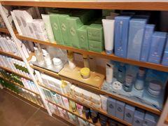 -名创优品(北京新中关购物中心地铁层店)