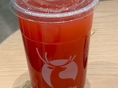 疯狂草莓冰茶-瑞幸咖啡(东海缤纷天地店)