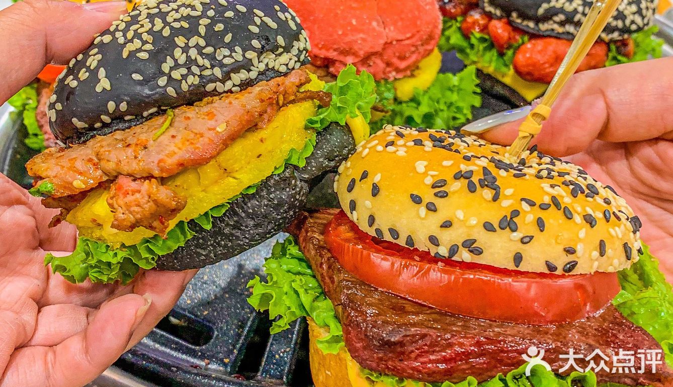 天津烤肉店内卷王‼️Diy小汉堡,芝士条爆好吃