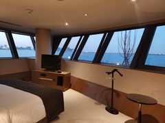-上海滴水湖皇冠假日酒店