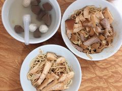 -松树干拌面店