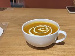 南瓜浓汤-HELLO 27 意面·沙拉·帕尼尼