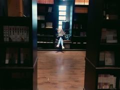 -钟书阁(松江泰晤士小镇店)