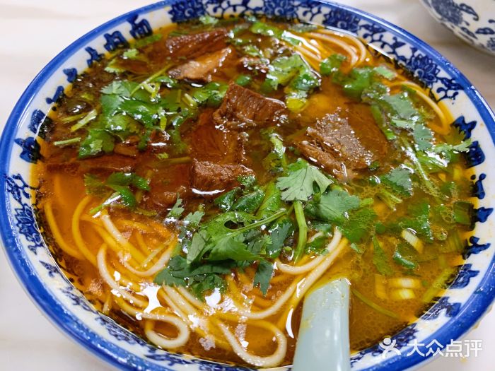 张记天增面馆·红烧牛肉面(长清路店)酸菜红烧牛肉面图片