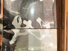 六爻-钟书阁(松江泰晤士小镇店)