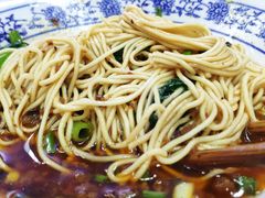 -渝之汇牛肉豌杂面
