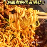 🔥 建设路夜宵扛把子，牛肉冒菜香迷糊了！