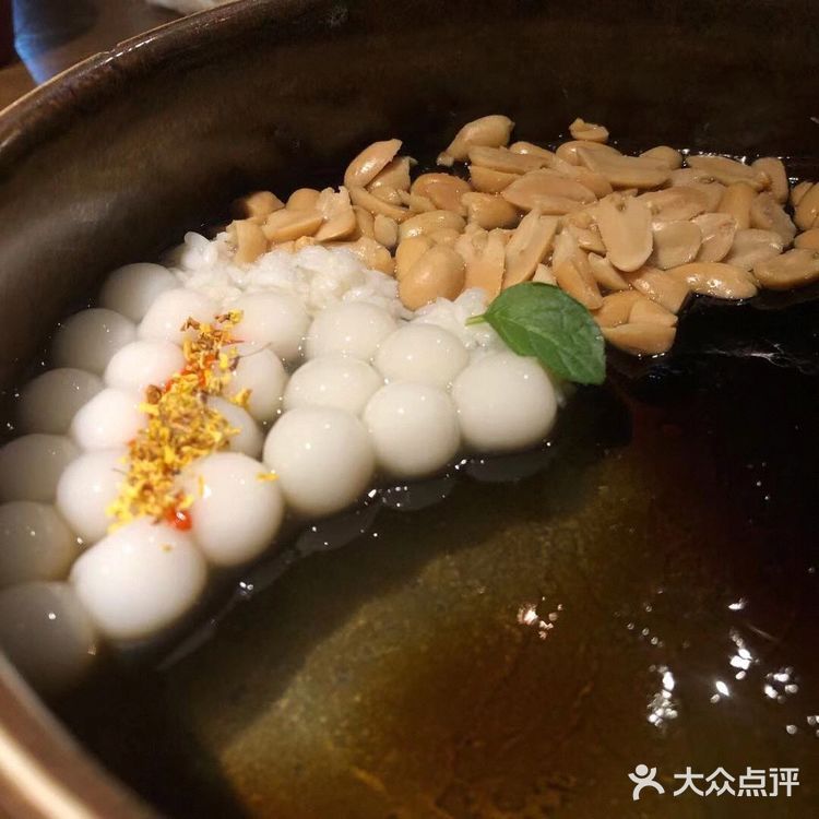 里面放了小汤圆和花生太绝了，一个糯，一个脆