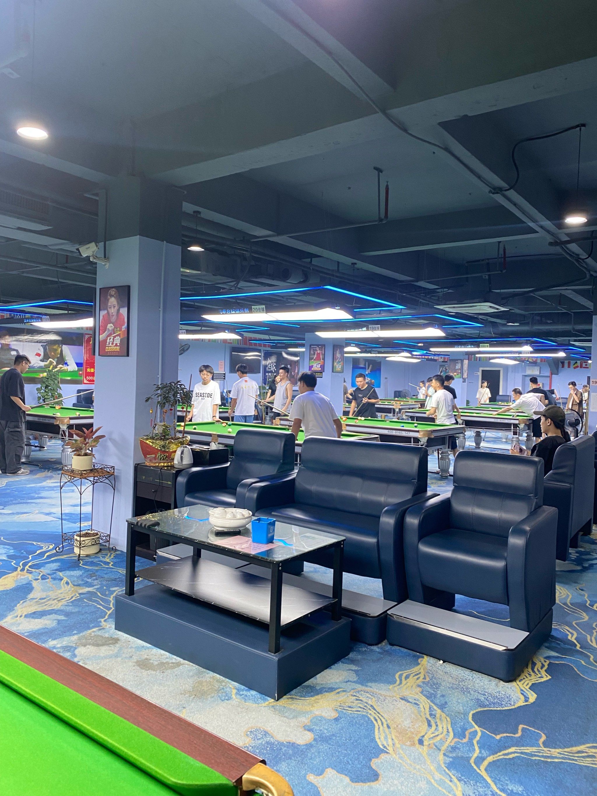 回老家没想到 这个台球厅非常不错!